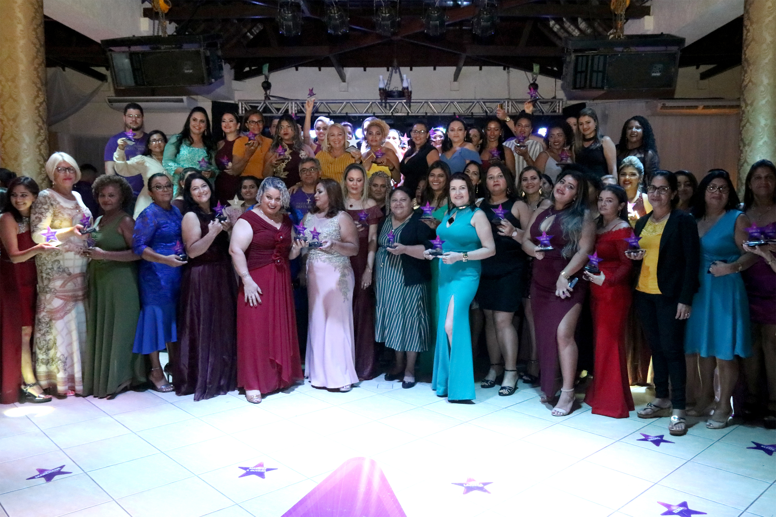 Uma noite incrível para celebrar as conquistas das consultoras de sucesso Rommanell com a premiação das melhores em Vendas no Ano de 2019 e a presença VIP do ator Rainer Cadete que entregou pessoalmente os prêmios. 